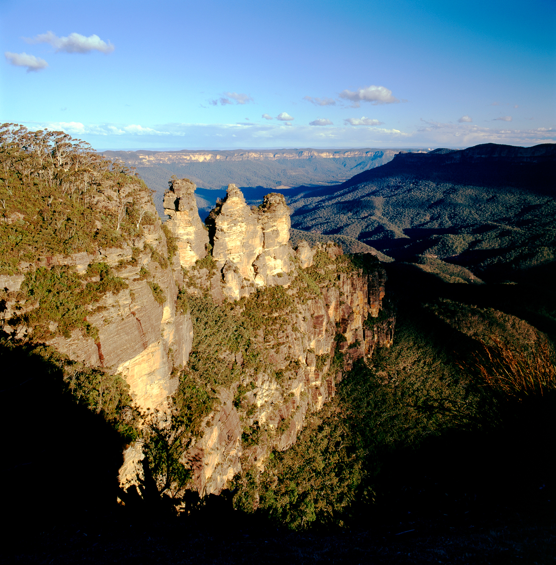 Early morning view of the Three Sisters, Blue Mountains National